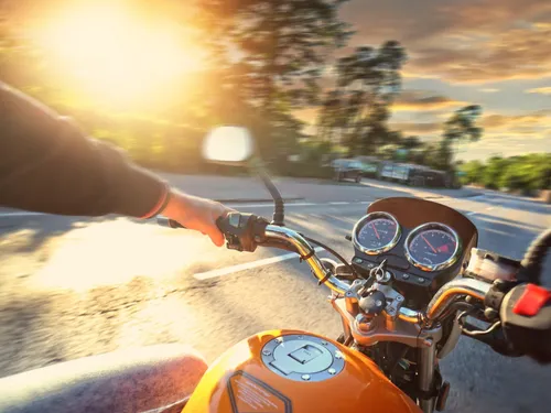 Assurance moto : les différences de tarifs en fonction de la motorisation